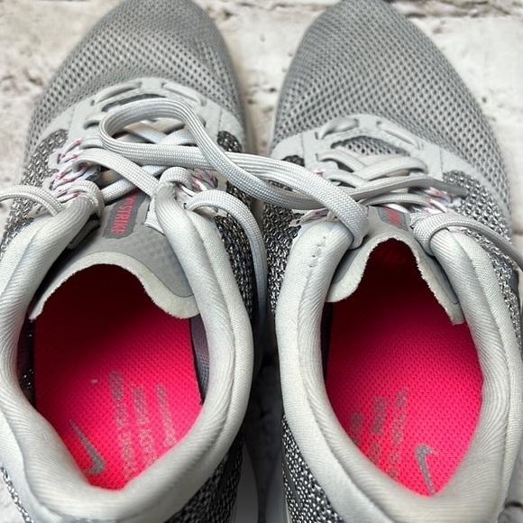 NWOT Nike Women’s  Zoom Strike Vast Grey Sz 6.5 - Picture 7 of 7